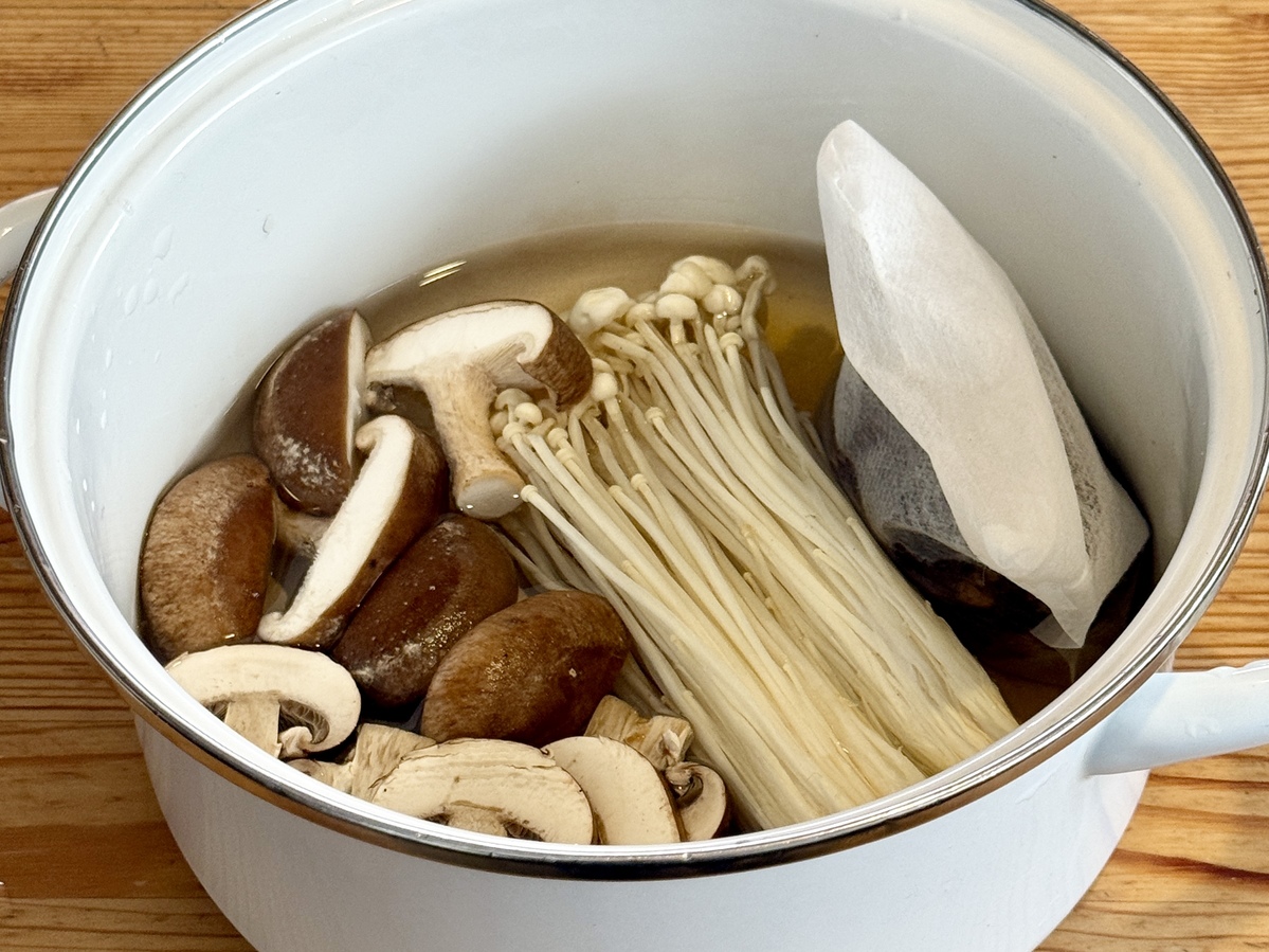 Tomato and mushroom soup